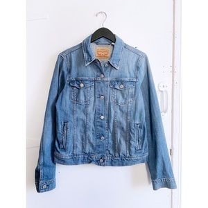 Levi’s Denim Trucker Jacket Sz Large